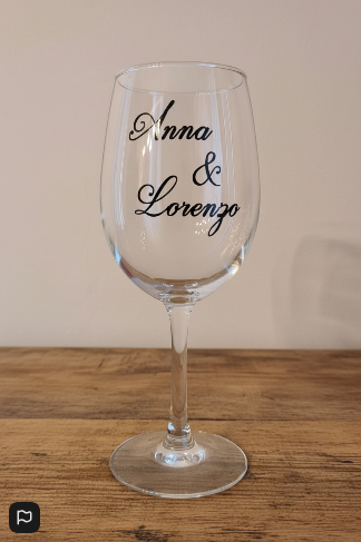 Calice da vino personalizzato con vinile permanente