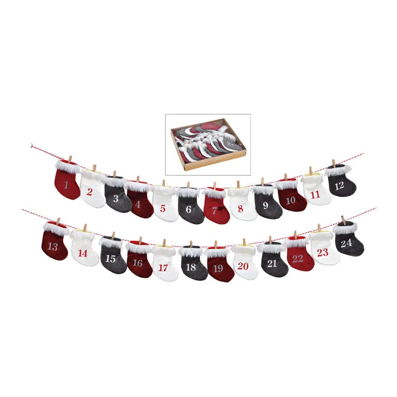 Calendario dell'avvento in tessuto con calzini colorati 9x13