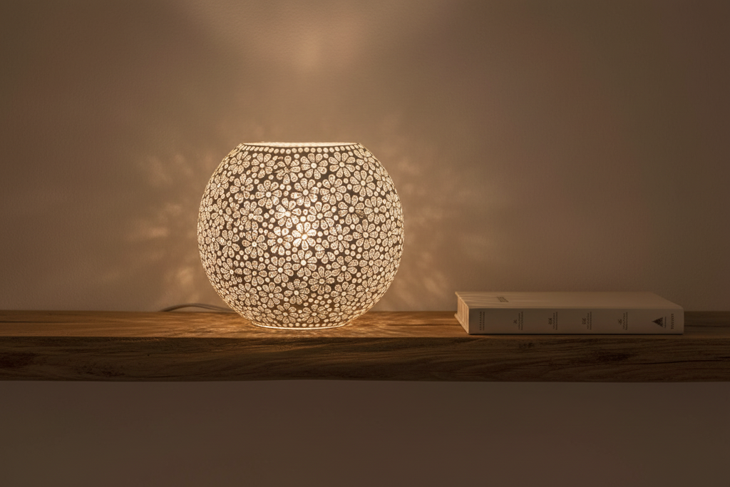 Lampada da tavolo in vetro mosaicata WHITE DAISY ovale INDIA WORLD